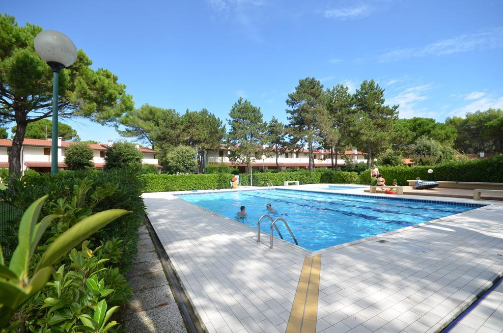 Villaggio Club Dei Pini Bibione Exteriör bild